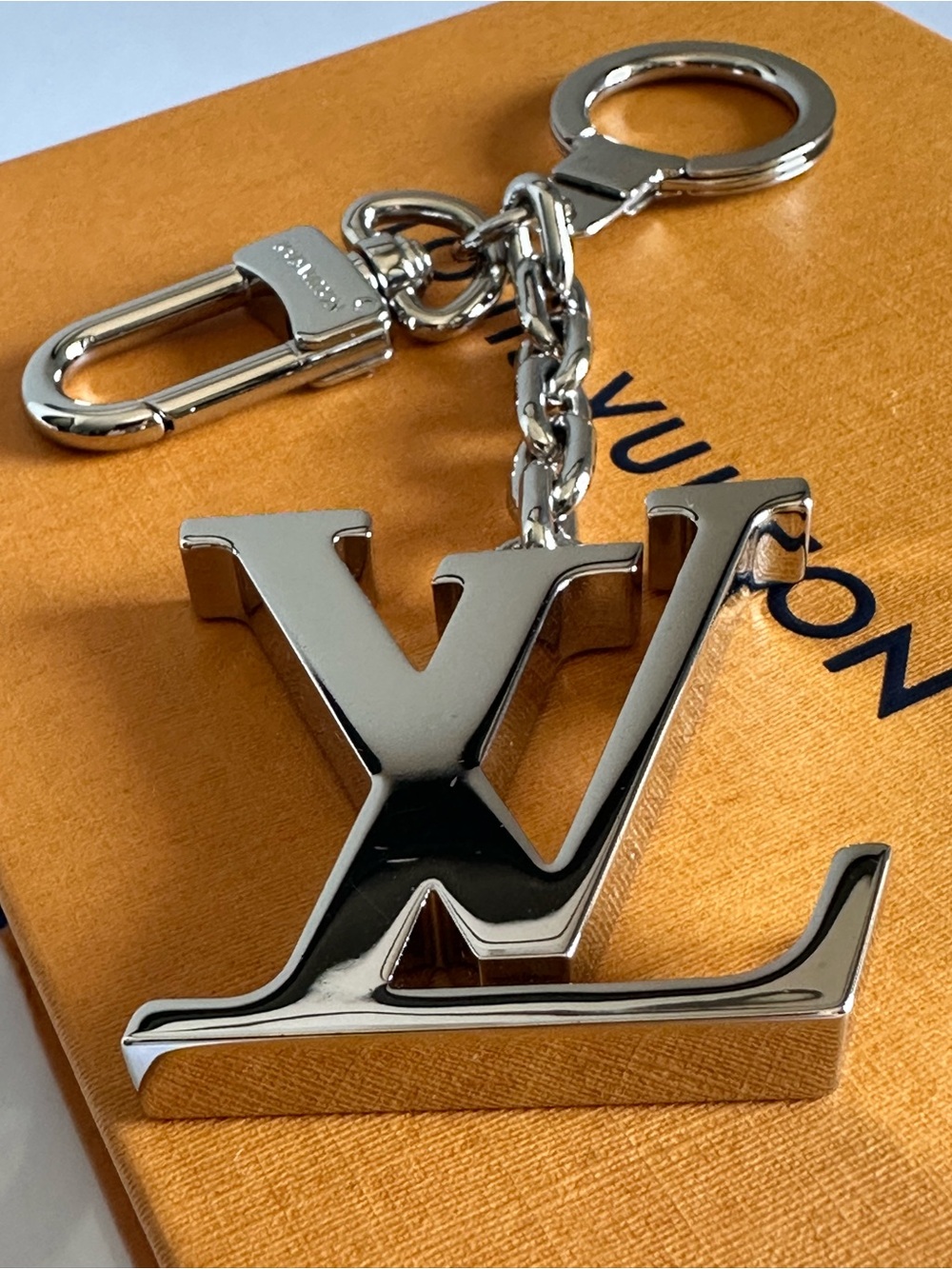 Louis Vuitton Porte-Clés Initiales LV Bag Charm Key Holder Silver M65071 - Picture 3 of 13